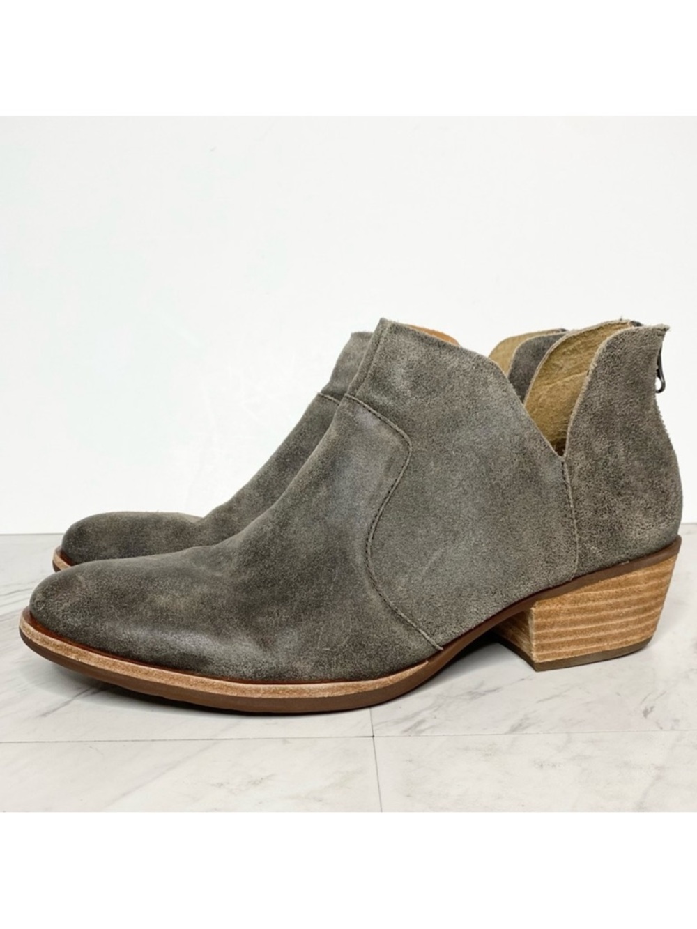 Kork Ease Skye Gray Distressed Suede Bootie 11M